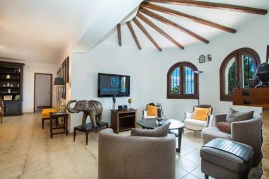 Abahana Villas Green Views