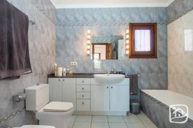 Abahana Villas Green Views