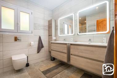 Abahana Villas Green Grass