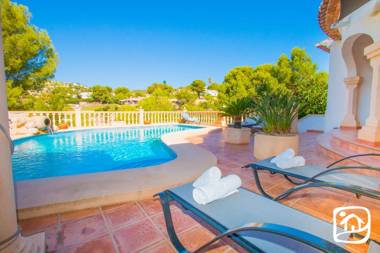 Abahana Villas Green Grass