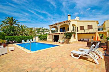 Alice - holiday home with private swimming pool in Benissa