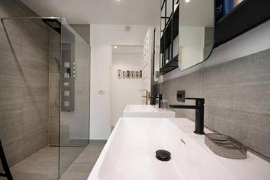 Sara 4 personas free WIFI chill-out private pool private tennis court