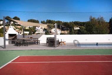 Sara 4 personas free WIFI chill-out private pool private tennis court