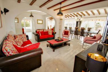 Samina - holiday home with stunning views and private pool in Benissa