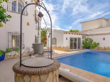 Beautiful holiday home with private swimming pool near the sea in Benissa