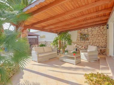 Beautiful holiday home with private swimming pool near the sea in Benissa