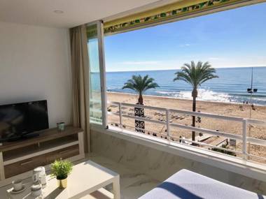 LEVANTE BEACH SEAFRONT BLUELINE STUDIO