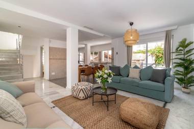 Sunny Camelia Villa Heated pool