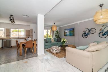 Sunny Camelia Villa Heated pool