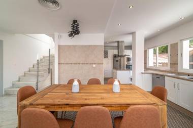 Sunny Camelia Villa Heated pool