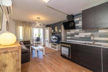 VB Myramar 1BDR Recently Renovated Penthouse