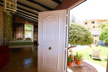 4BR Villa Milana Private Pool Sea Views. Wifi 3 mins Drive to the Beach