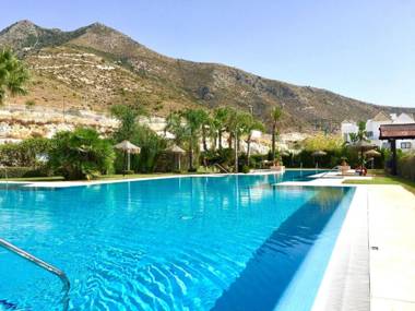 Bayview Benalmádena - Luxurious home with views garden community pool and a padel court