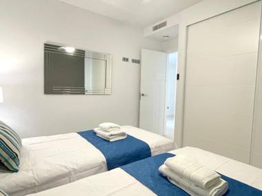 Bayview Benalmádena - Luxurious home with views garden community pool and a padel court