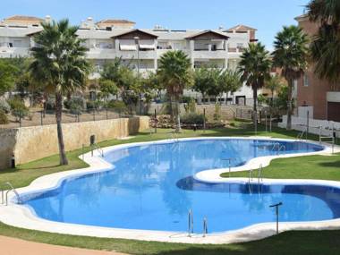 Comfortable apartment on the golf course near the beach and activities