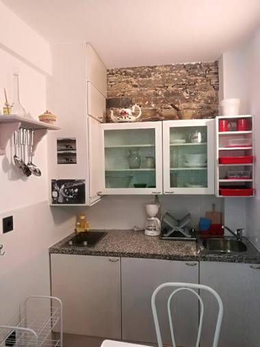 One bedroom appartement with enclosed garden and wifi at Lourenza