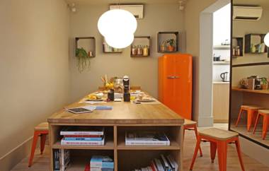 Chic & Basic Tallers Hostal