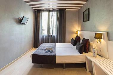 Hostemplo Sagrada Familia