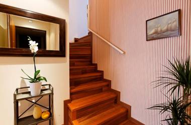 Inside Barcelona Apartments Mercat