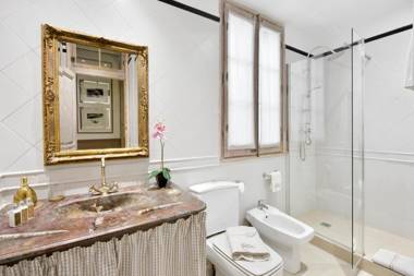 HoHomes - Centric Design Apartment