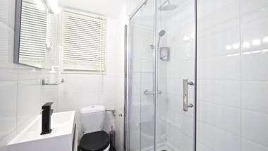 The White Flats Les Corts