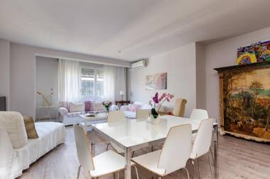 LetsGo Diagonal Avenue Apartment