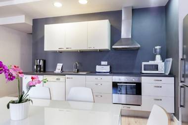 LetsGo Diagonal Avenue Apartment