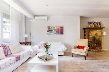 LetsGo Diagonal Avenue Apartment