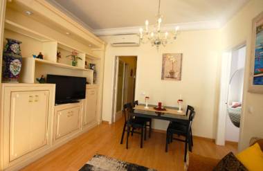 Lets Holidays Centric Apartment in Barcelona