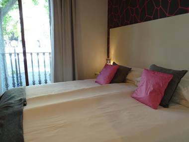 The Hotel 592 - Adults Only