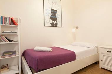 Akira Flats Roger de Flor Chic apartment