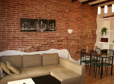 Rustic 2 bedroom apartment Poble Sec