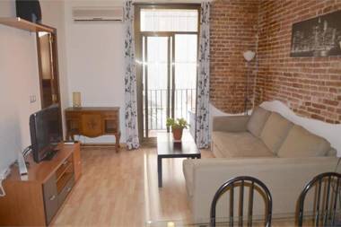 Rustic 2 bedroom apartment Poble Sec