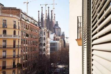 SF2 - Sagrada Familia bright & quiet apartment