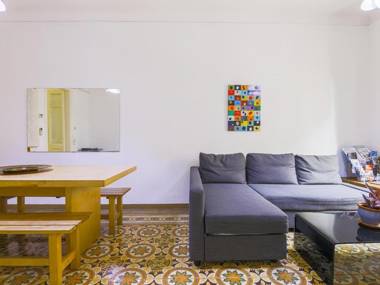 Be barcelona arco del triunfo sunny colors