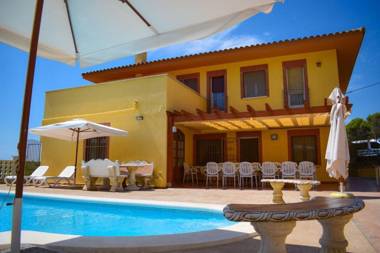 7 bedrooms villa with private pool and enclosed garden at Castellet i la Gornal 9 km away from the beach