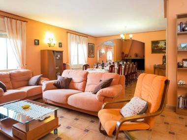 7 bedrooms villa with private pool and enclosed garden at Castellet i la Gornal 9 km away from the beach