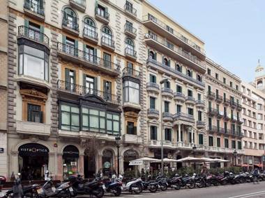 Exclusive apartment for 4 people in characteristic area of Barcelona