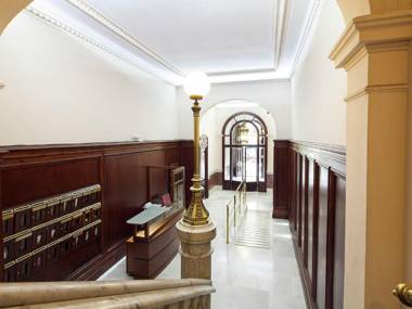 Exclusive apartment for 4 people in characteristic area of Barcelona