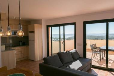 2 bedroom apartment close to the center of Begur. Terrace and panoramic sea views (Ref:H41)