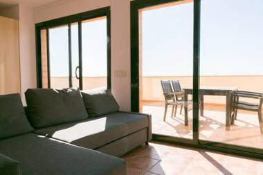 2 bedroom apartment close to the center of Begur. Terrace and panoramic sea views (Ref:H41)