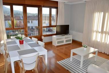 Apartamentos Montejurra