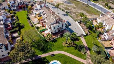 (MIL001) Townhouse with Beautiful Terrace