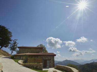 Appealing Holiday Home in Parres-Asturias with Garden