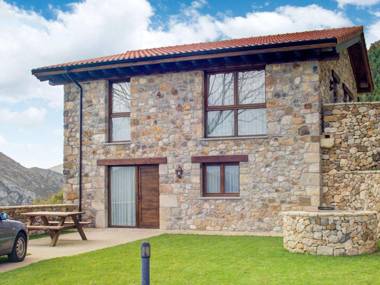 Luxurious Mansion in Cangas de Onís with Meadow View