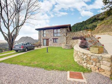 Luxurious Mansion in Cangas de Onís with Meadow View