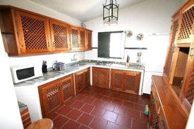 5 bedrooms villa with private pool enclosed garden and wifi at Aroche Huelva
