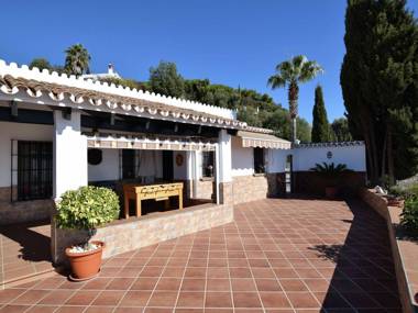 Tasteful and modern villa with private swimming pool salt