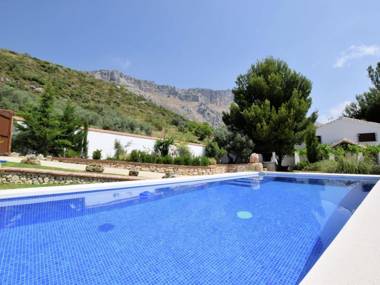 Lovely Holiday Home in Villanueva de la Concepción with Pool