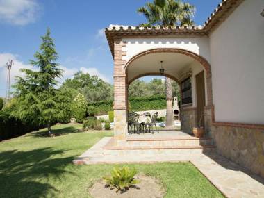 Cozy Villa in Villanueva de la Concepcion with Swimming Pool